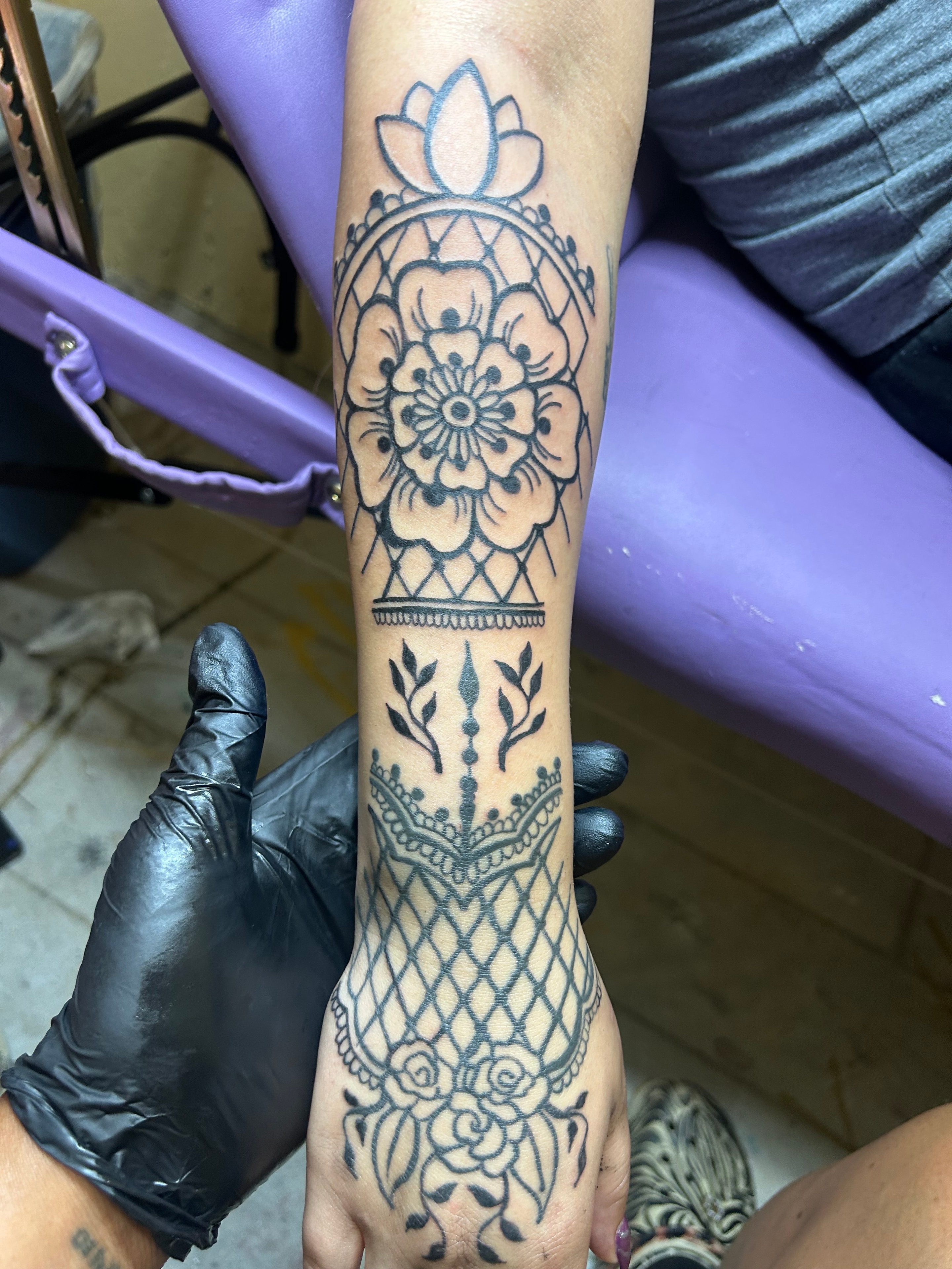 Henna hand design